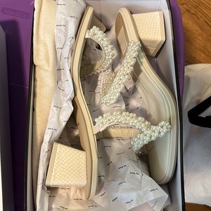 Dolce Vita Vanilla Pearls - River Shoe, Size 7